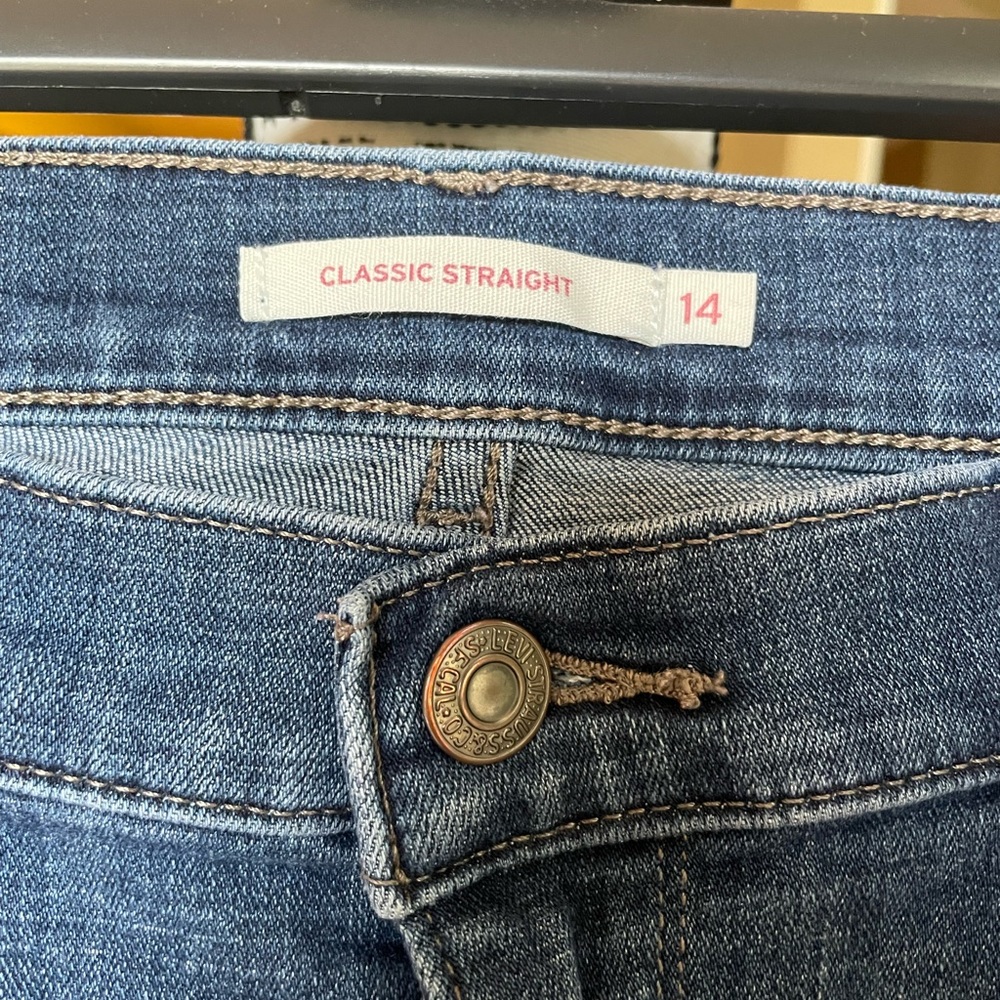✨HP✨Levi’s Classic Straight Leg Mid-Wash Denim Jeans 14M - W32 L30 - Picture 6 of 7